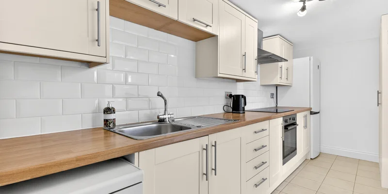 Crowthorne Road, Crowthorne Road, Berkshire, GU47 - Image 3