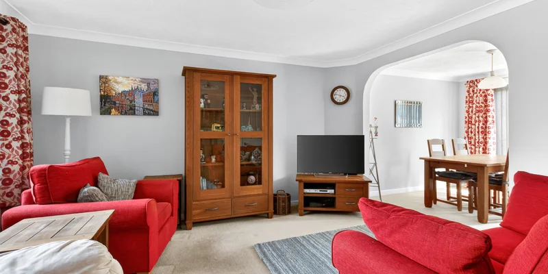 Worcestershire Lea, Warfield, RG42 - Image 2