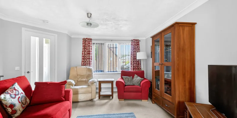Worcestershire Lea, Warfield, RG42 - Image 3