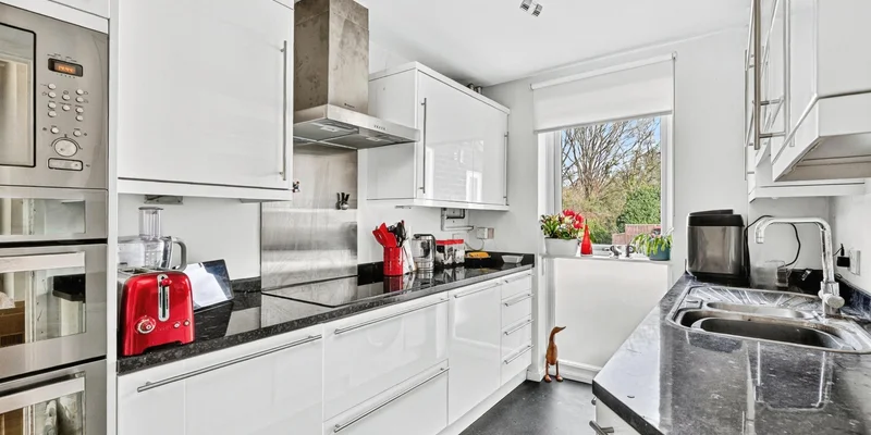 Humber Close, Wokingham, RG41 - Image 2