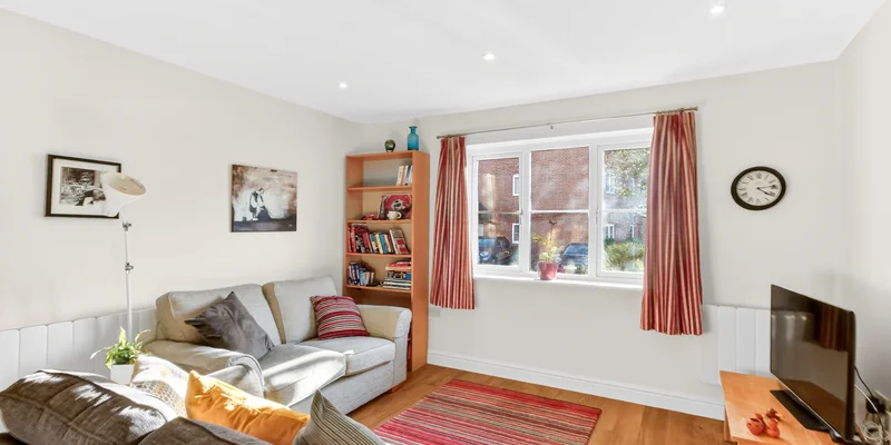 Outfield Crescent, Wokingham, RG40 - Image 2