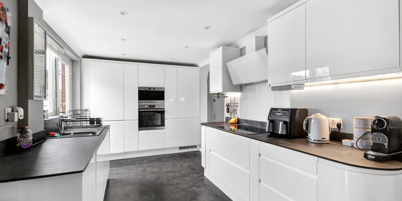 Lily Hill Road, Bracknell, RG12 - Image 3