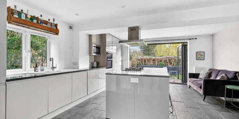 North View, Binfield, RG12 - Image 2