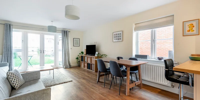 Chambers Way, Wokingham, RG40 - Image 2