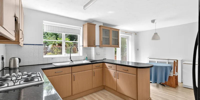 Neuman Crescent, Bracknell, RG12 - Image 2