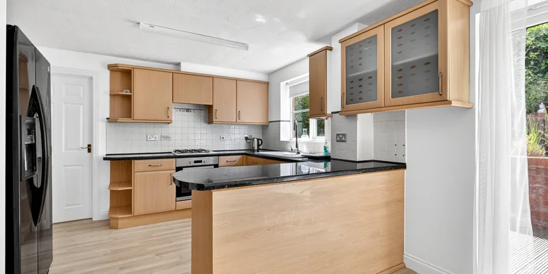 Neuman Crescent, Bracknell, RG12 - Image 3