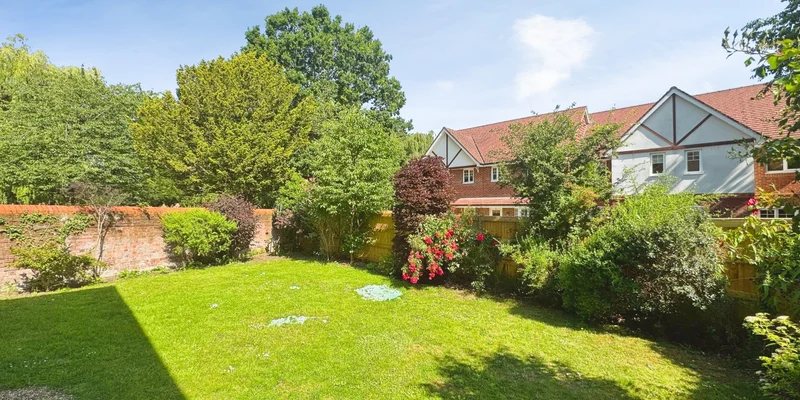 Kerr Gardens, Wokingham, RG40 - Image 3