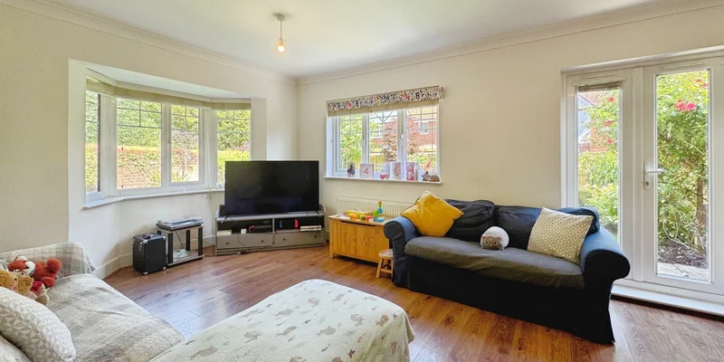 Kerr Gardens, Wokingham, RG40 - Image 2