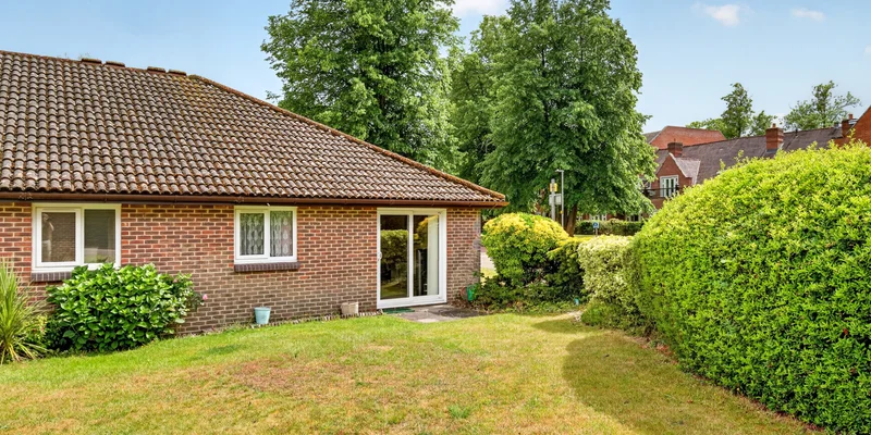 Acorn Drive, Wokingham, RG40 - Image 2